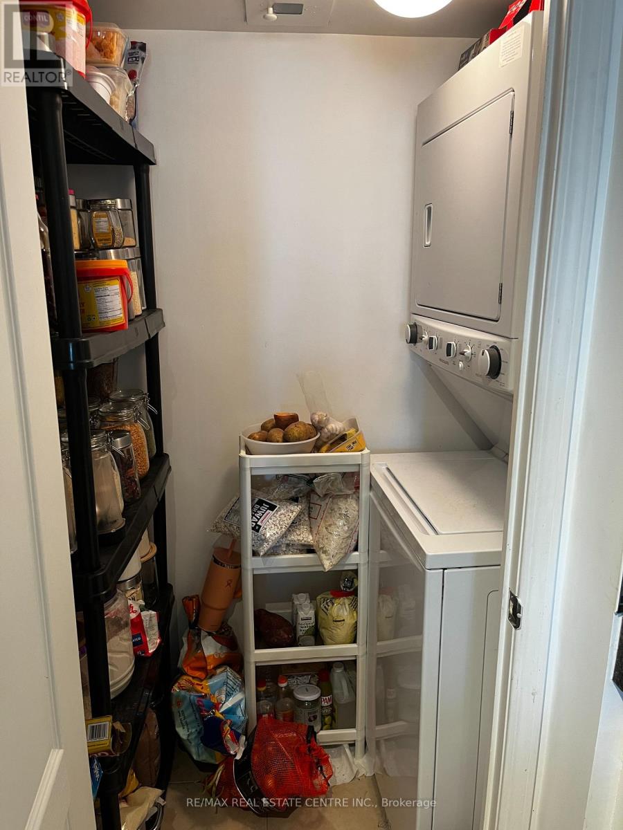 #1010 33 ELM DRIVE E - 11