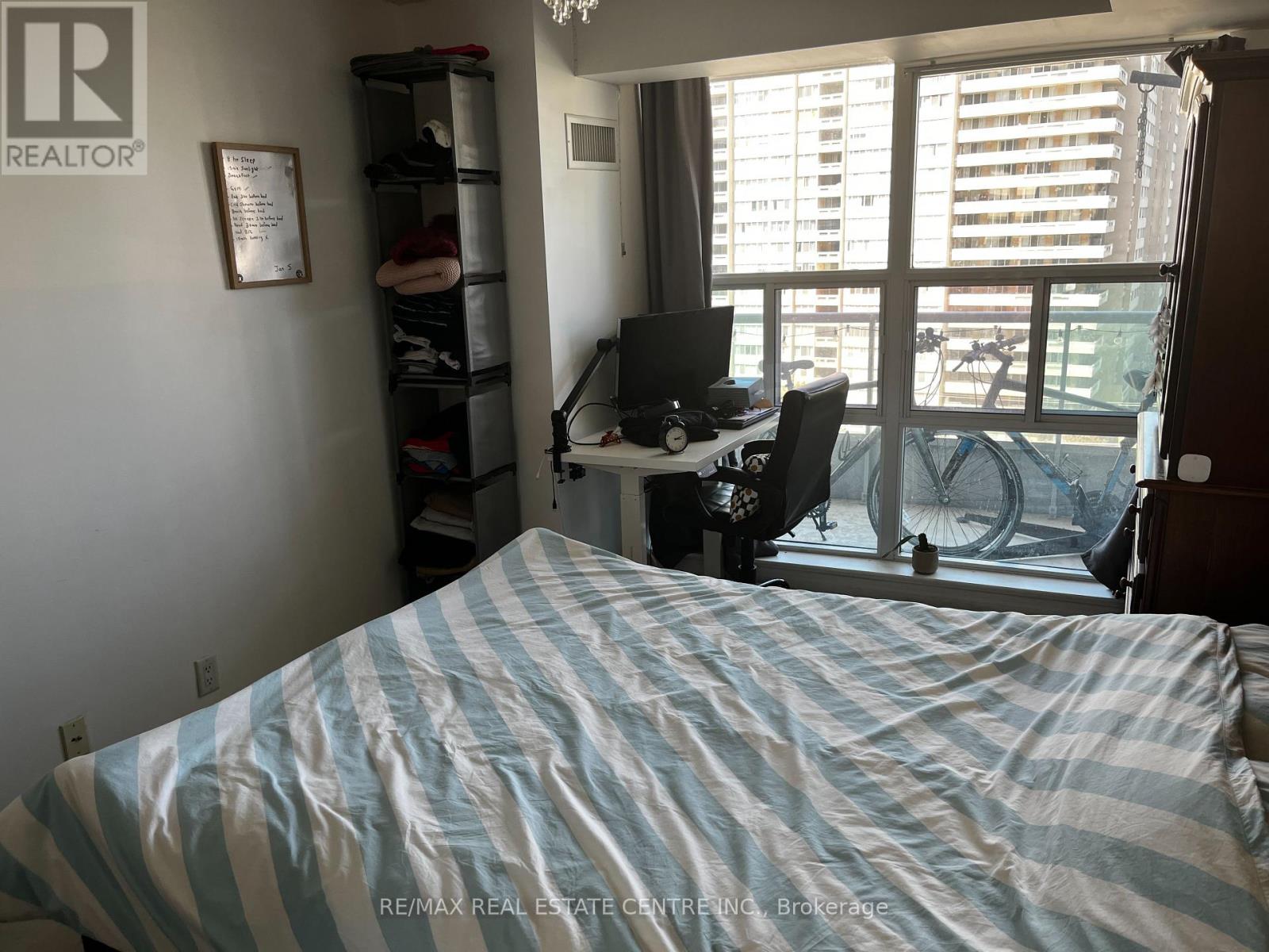 #1010 33 ELM DRIVE E - 13