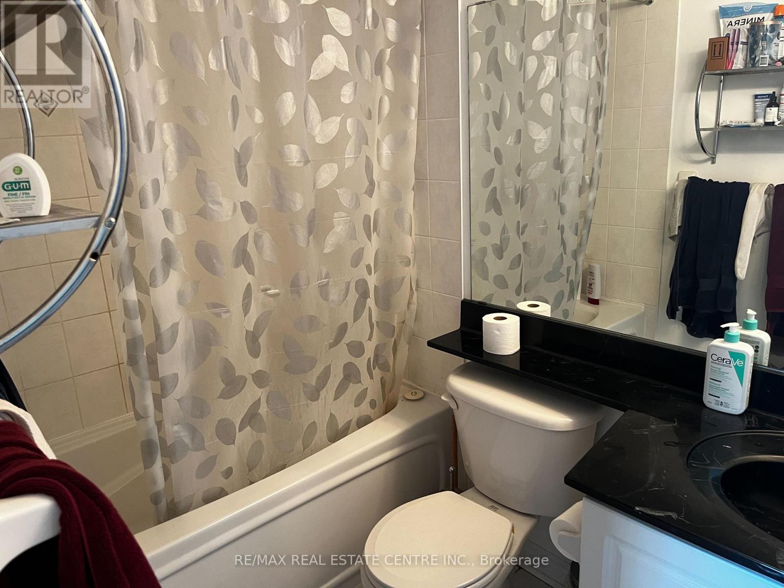 #1010 33 ELM DRIVE E - 18