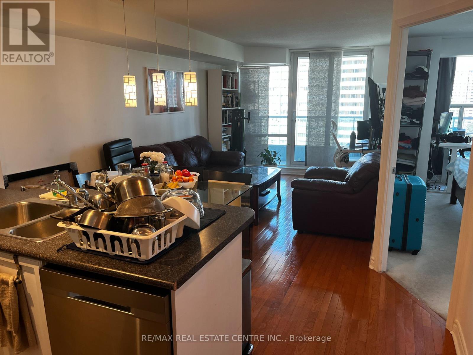 #1010 33 ELM DRIVE E - 7