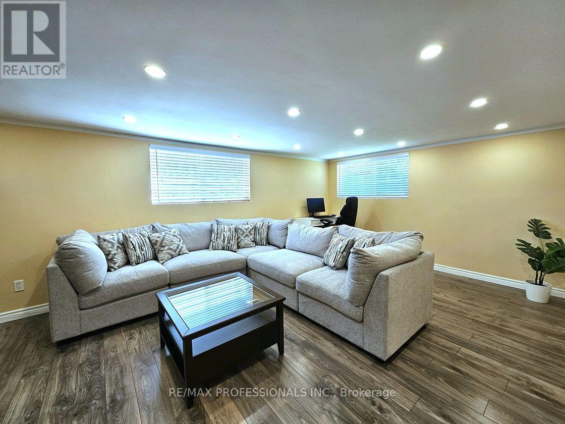 7 BERKO AVENUE - 32