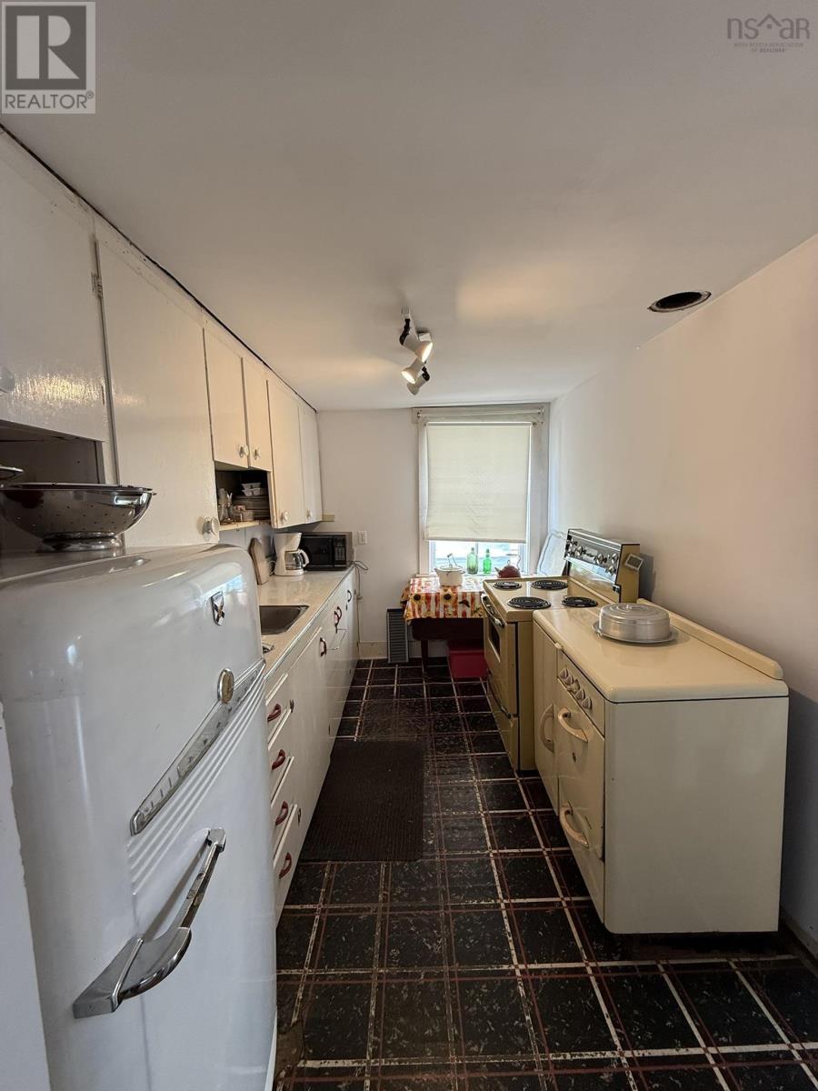 13886 Highway 6 - 10