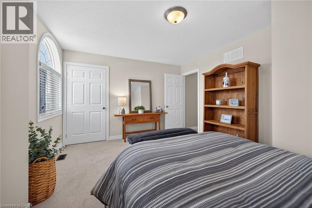 25 SOUTHWOOD Crescent - 32