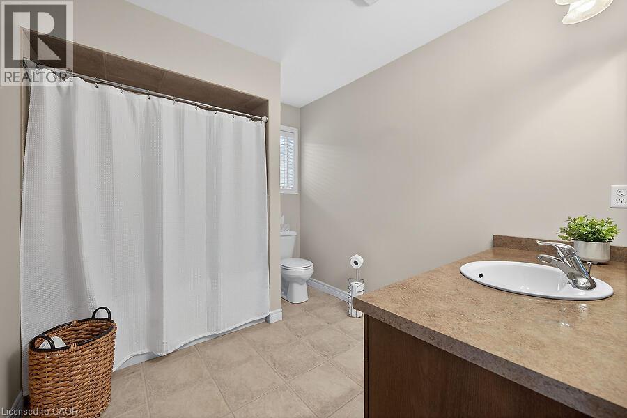 25 SOUTHWOOD Crescent - 33