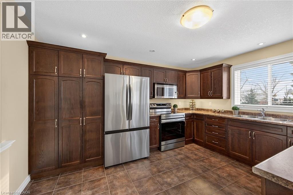 25 SOUTHWOOD Crescent - 16