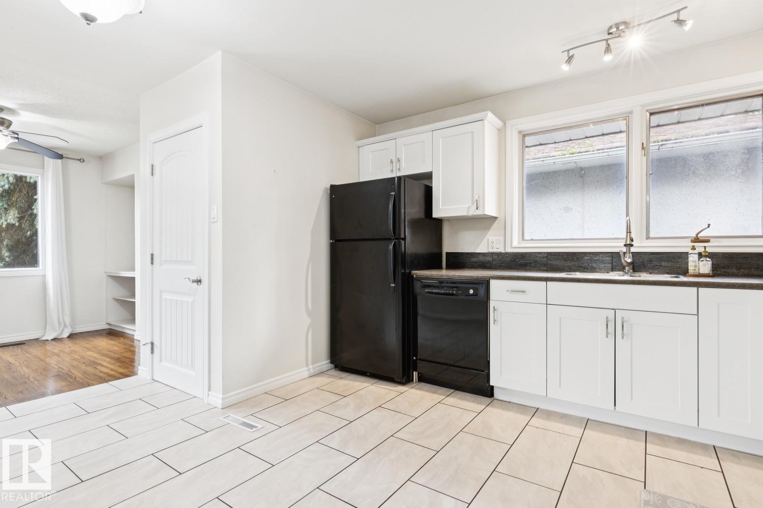 8709 164A ST NW - 13