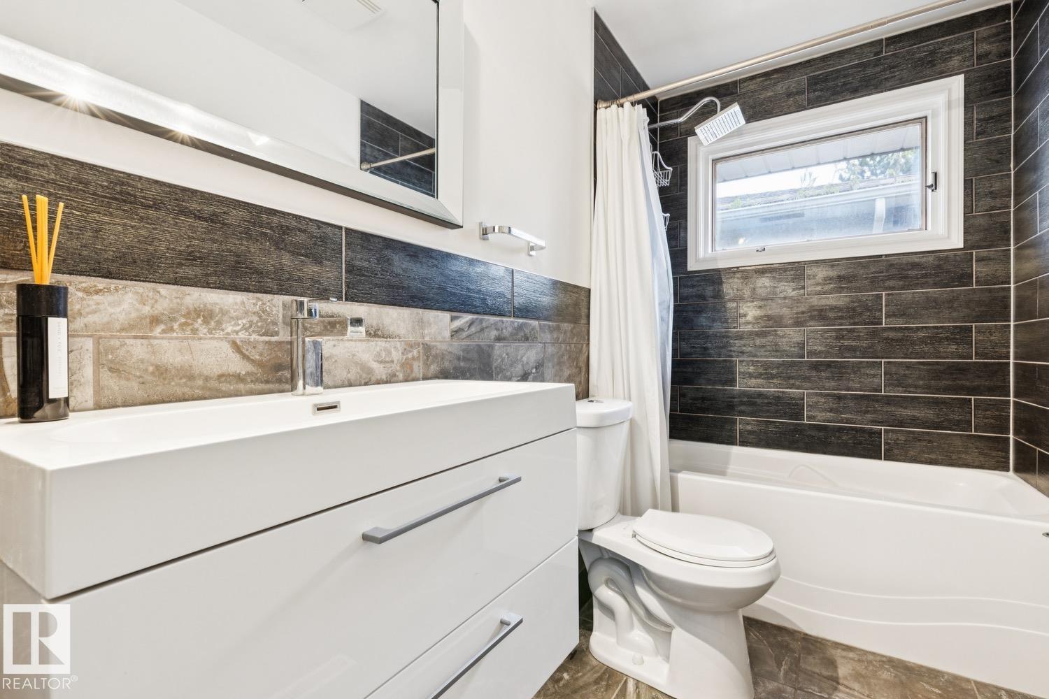8709 164A ST NW - 22