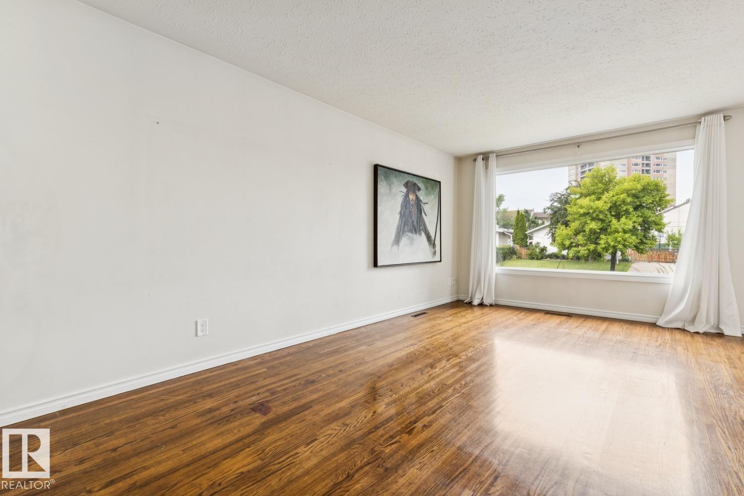 8709 164A ST NW - 3