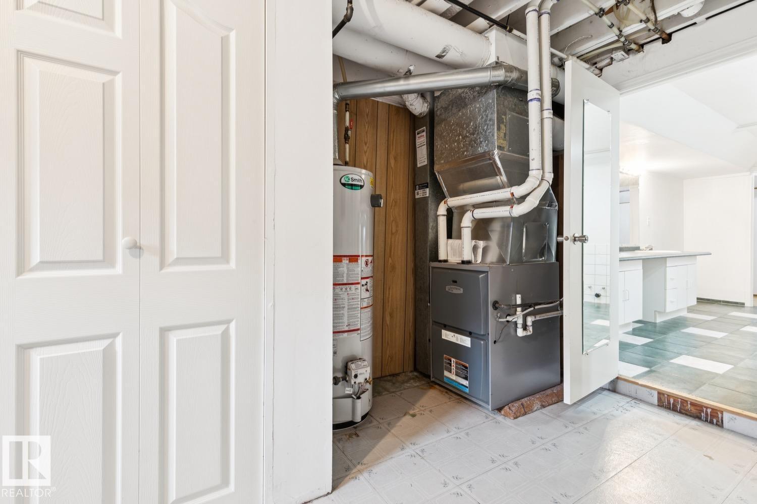 8709 164A ST NW - 34