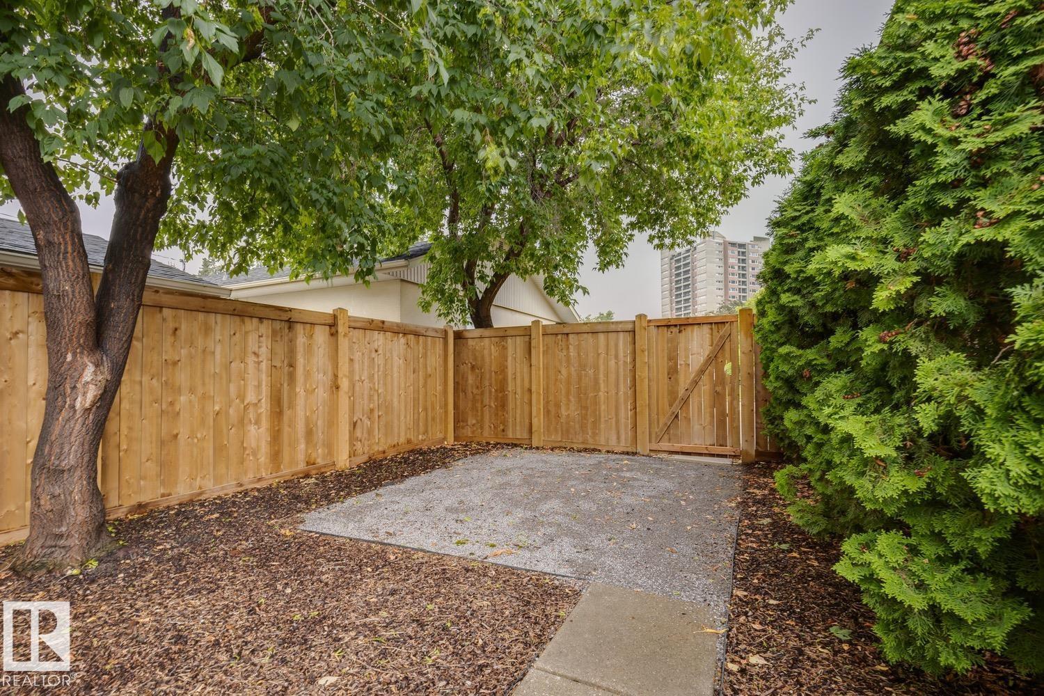 8709 164A ST NW - 38