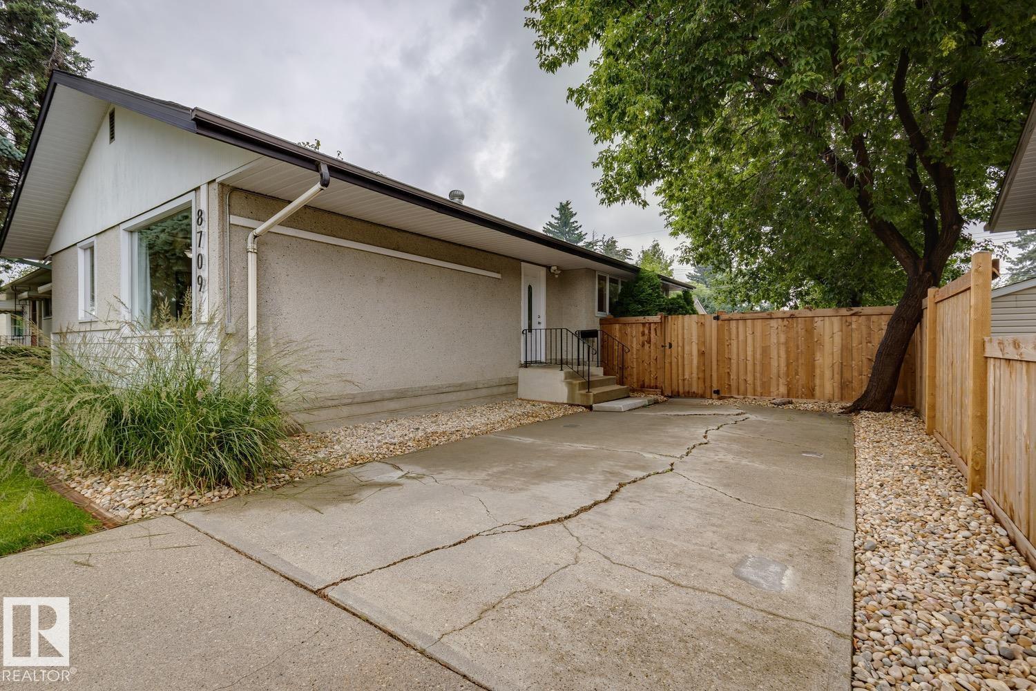 8709 164A ST NW - 43