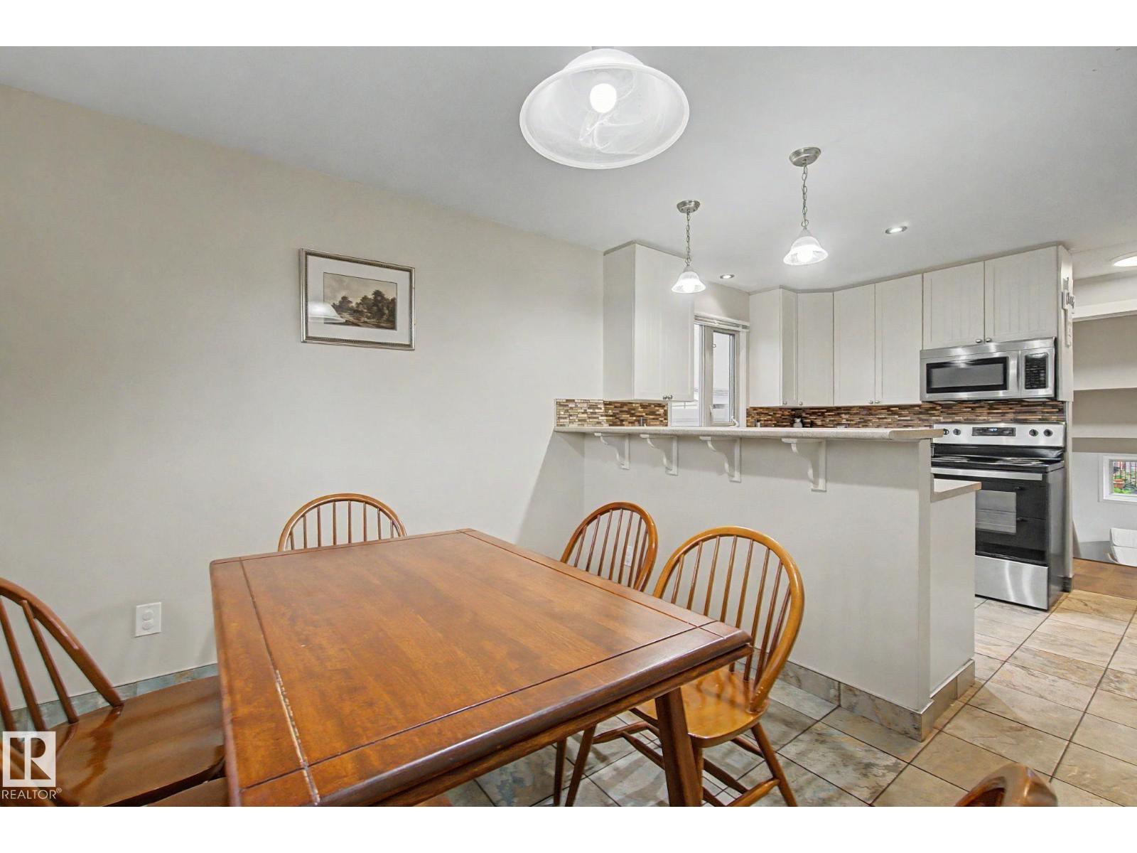 3706 41 AV NW - 11