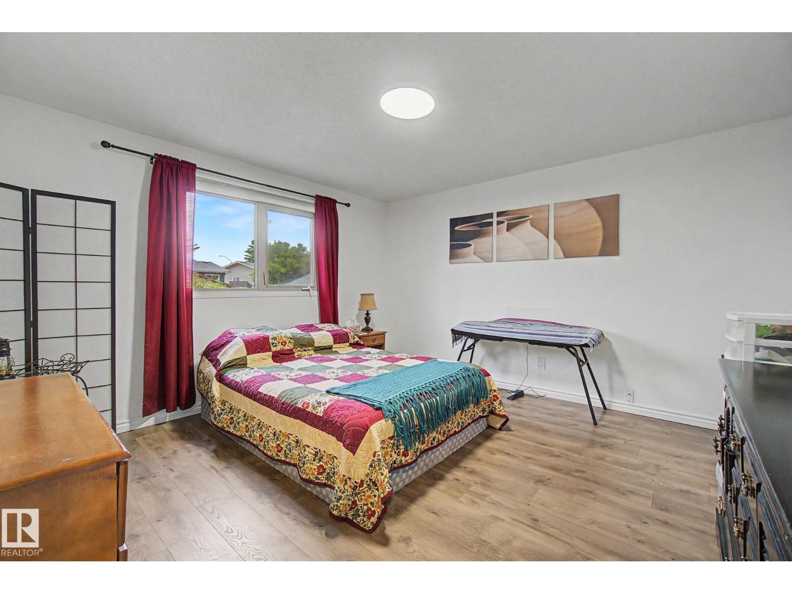 3706 41 AV NW - 14