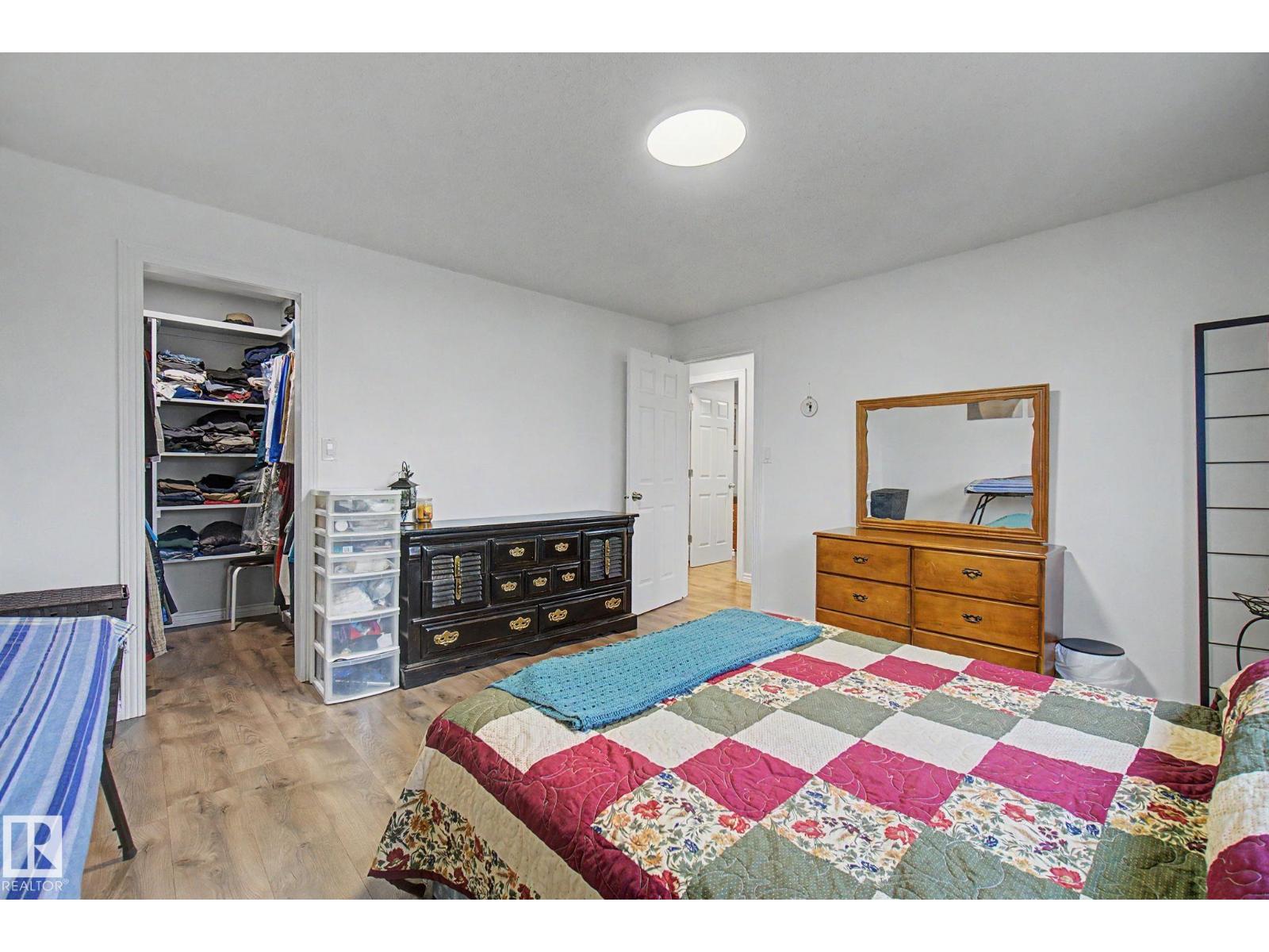 3706 41 AV NW - 16