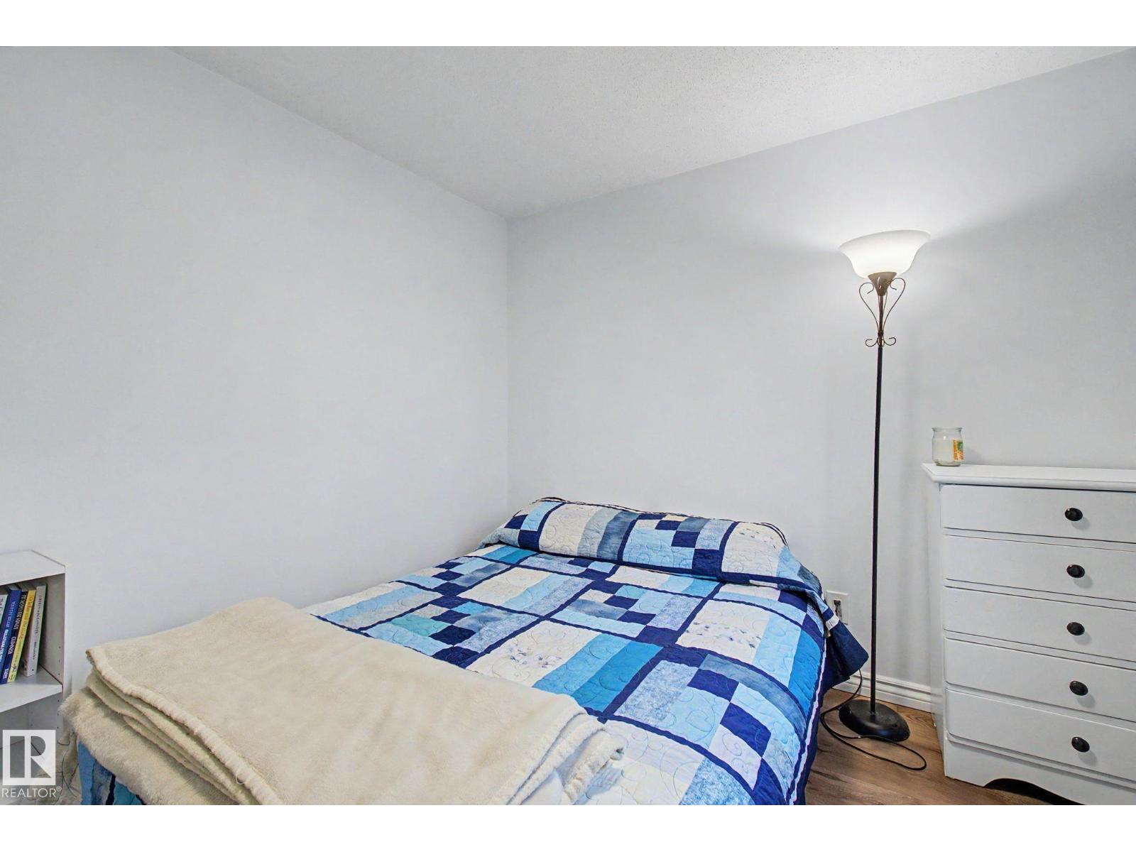 3706 41 AV NW - 18