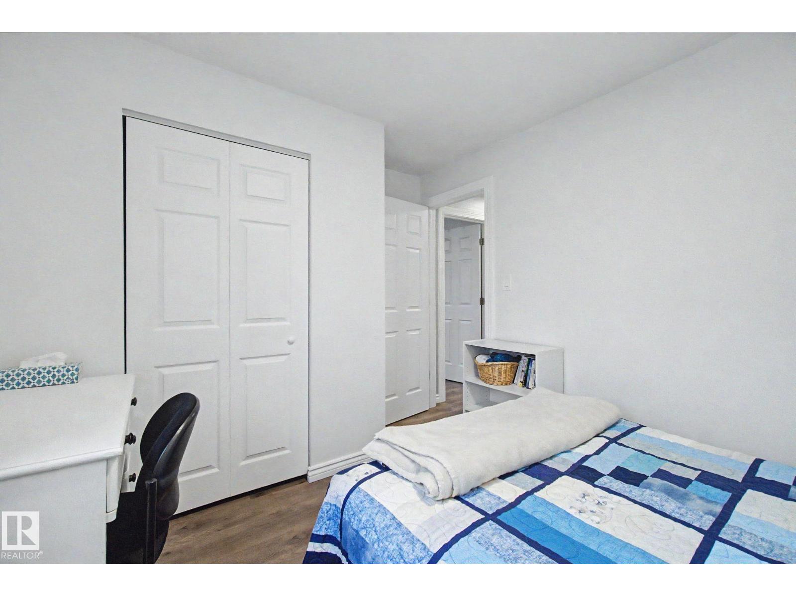 3706 41 AV NW - 19