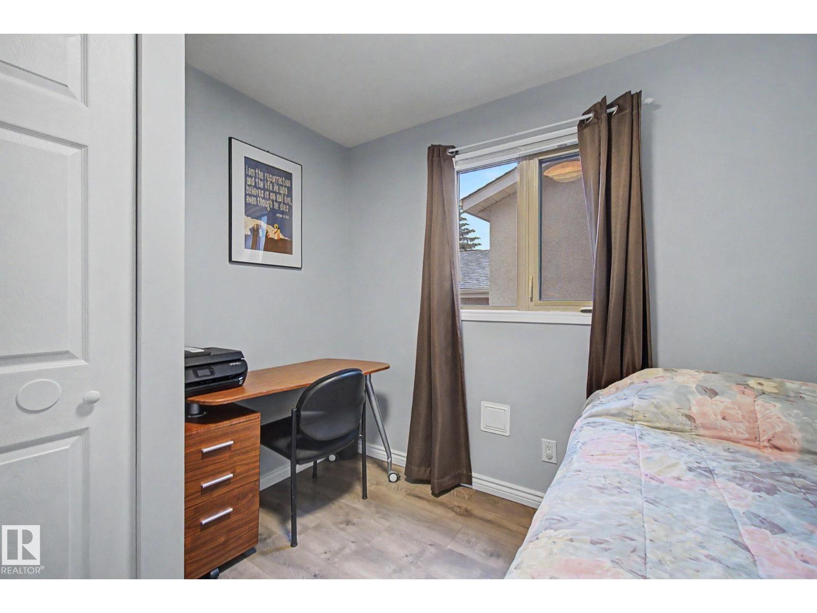 3706 41 AV NW - 21