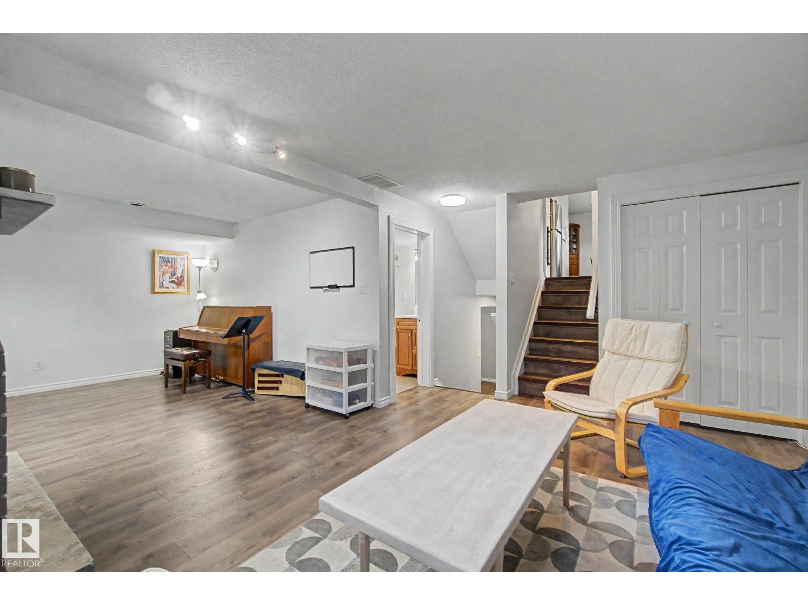 3706 41 AV NW - 26