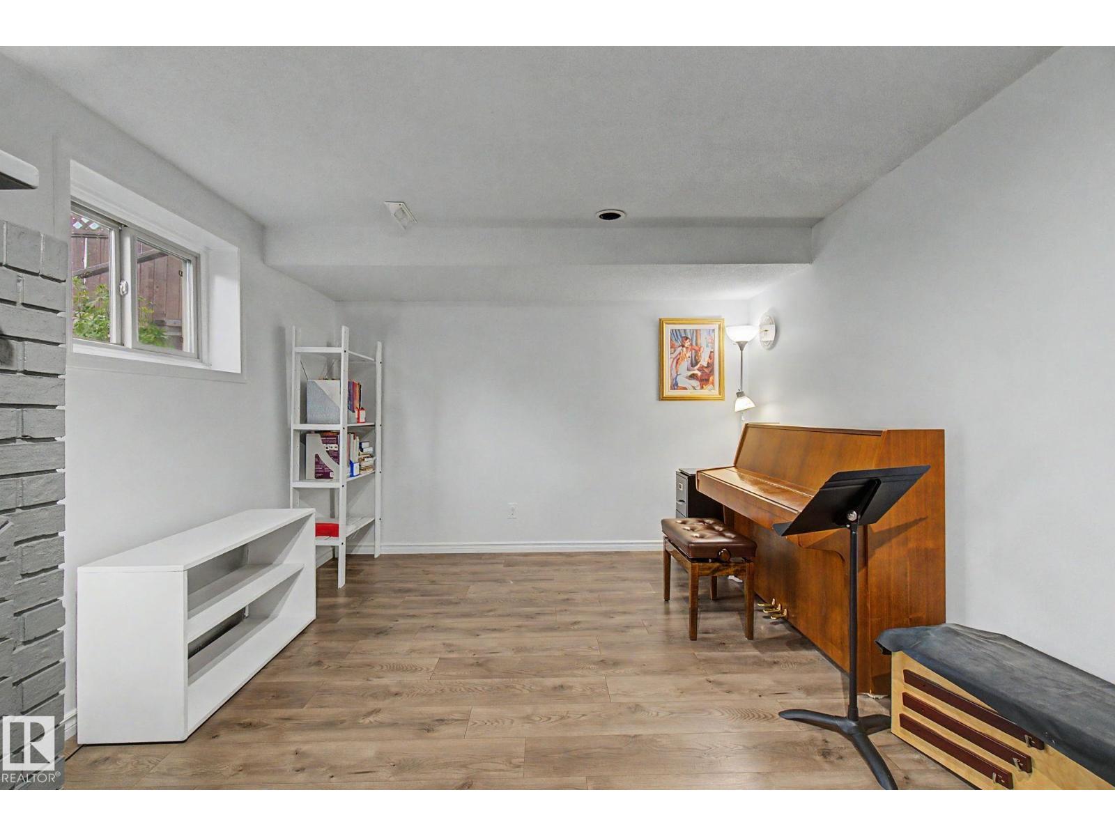 3706 41 AV NW - 29