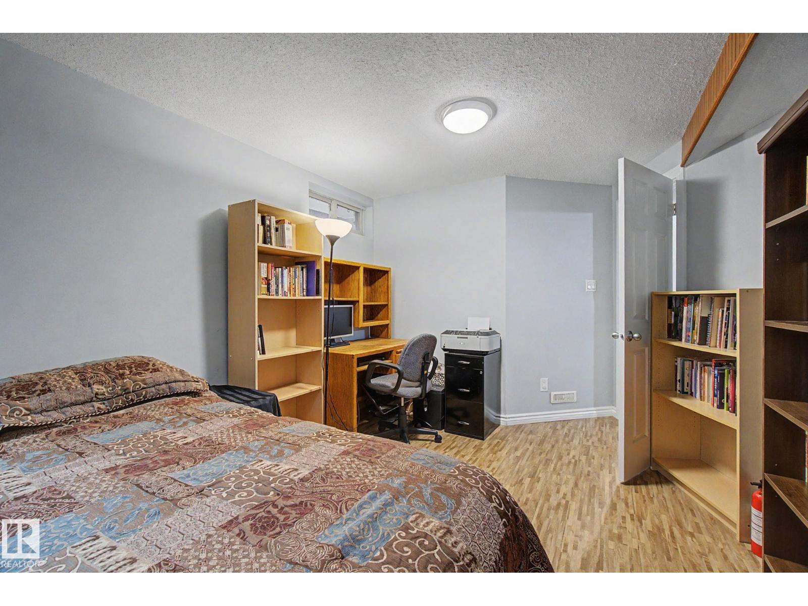 3706 41 AV NW - 32