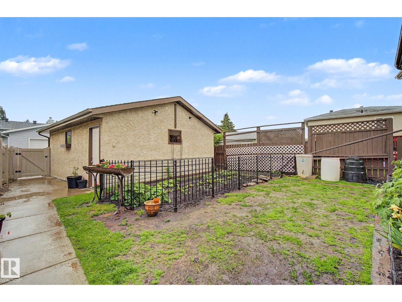 3706 41 AV NW - 43