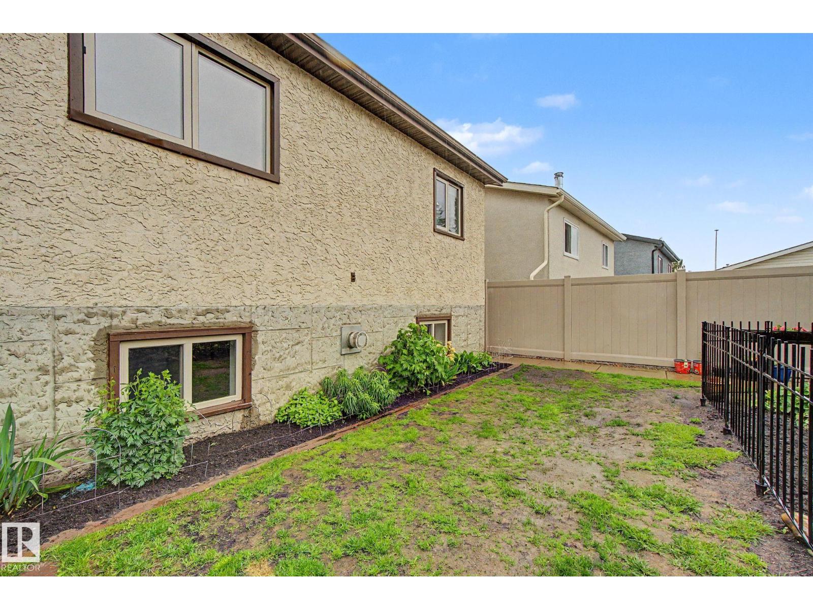 3706 41 AV NW - 44