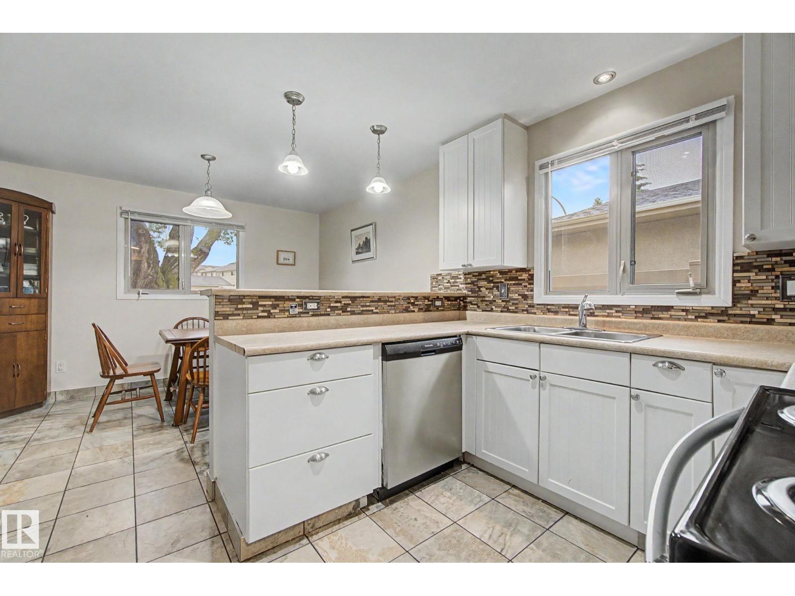 3706 41 AV NW - 6