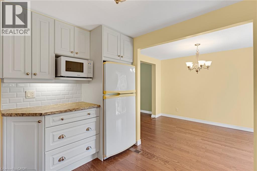 15 LEWIS Crescent - Image 14