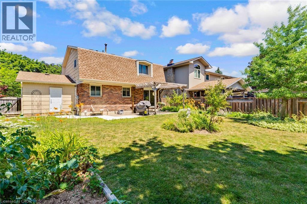 15 LEWIS Crescent - 39