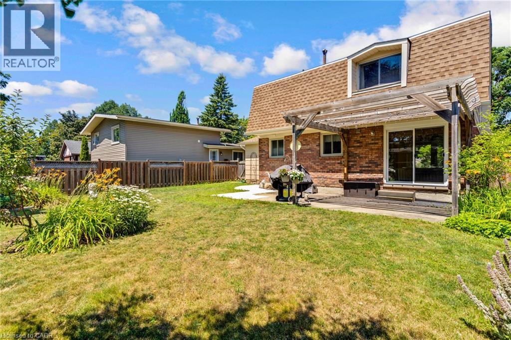 15 LEWIS Crescent - 37