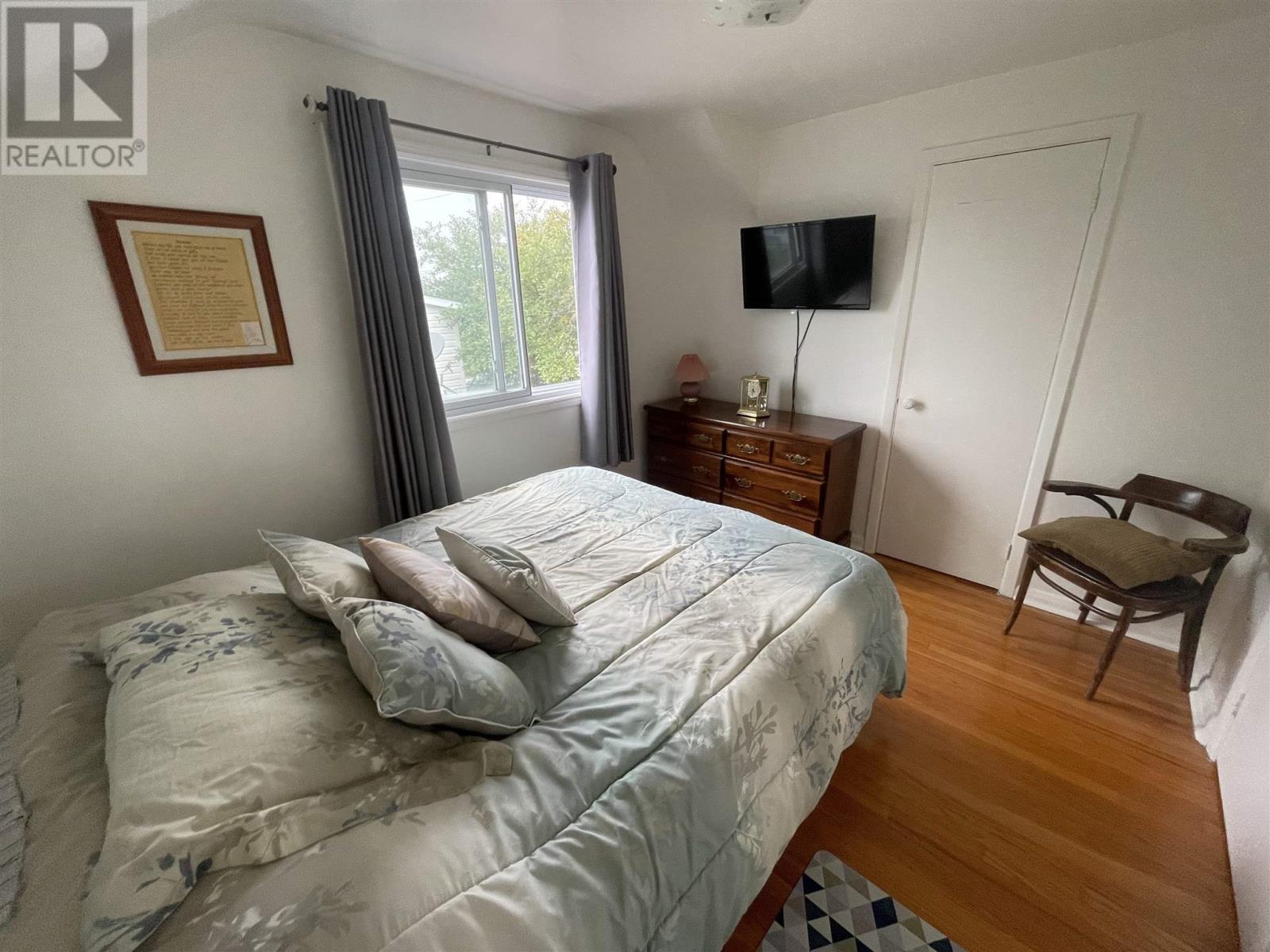 91 Spruce AVE - 20
