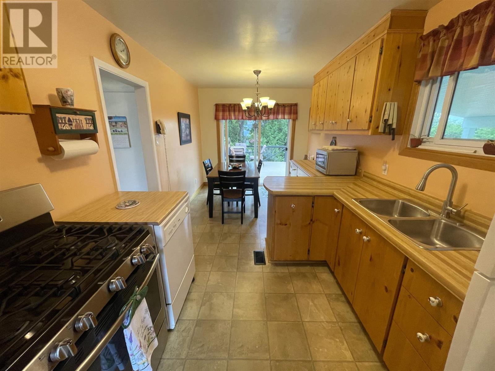 91 Spruce AVE - 10