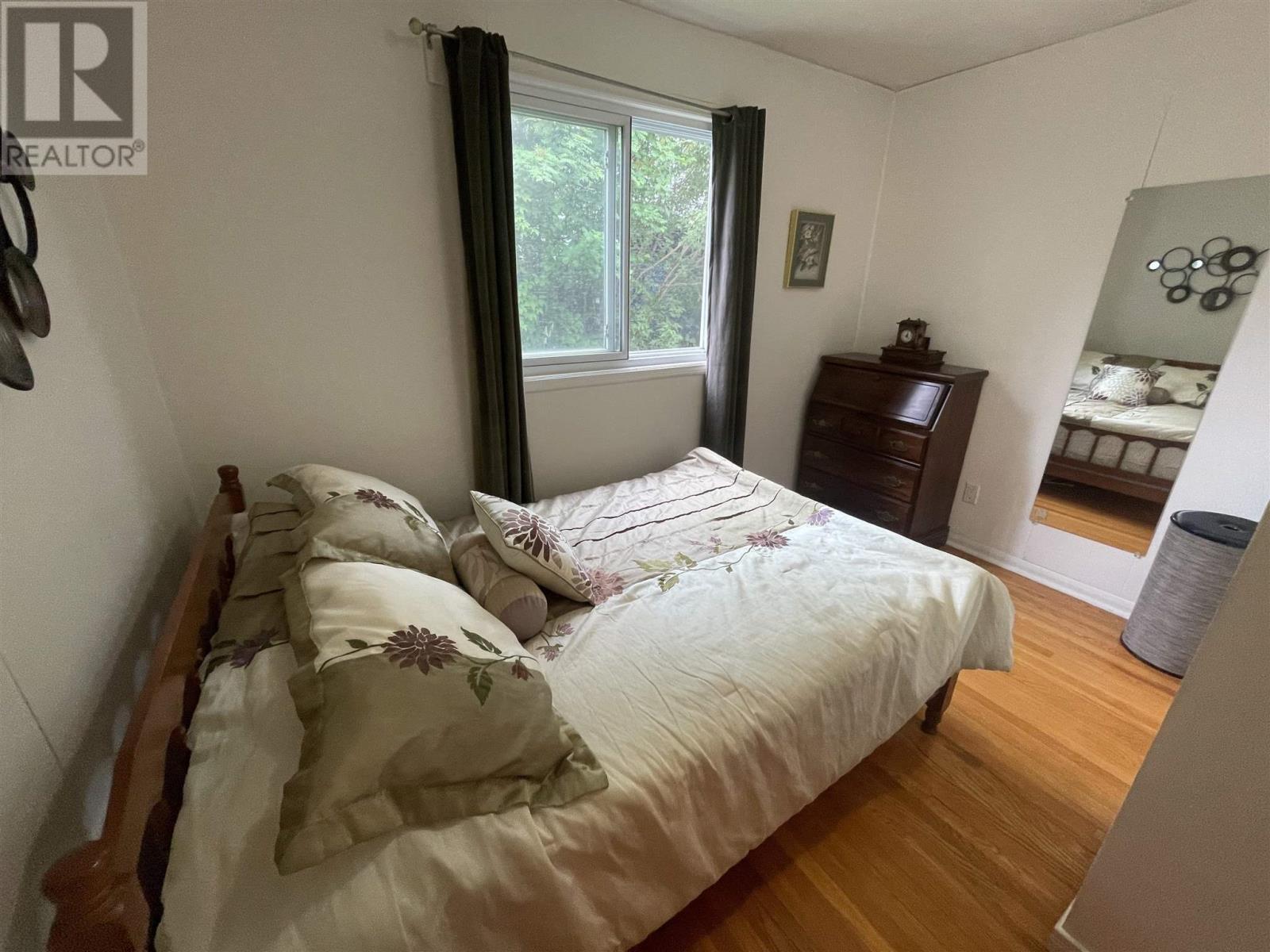 91 Spruce AVE - 16