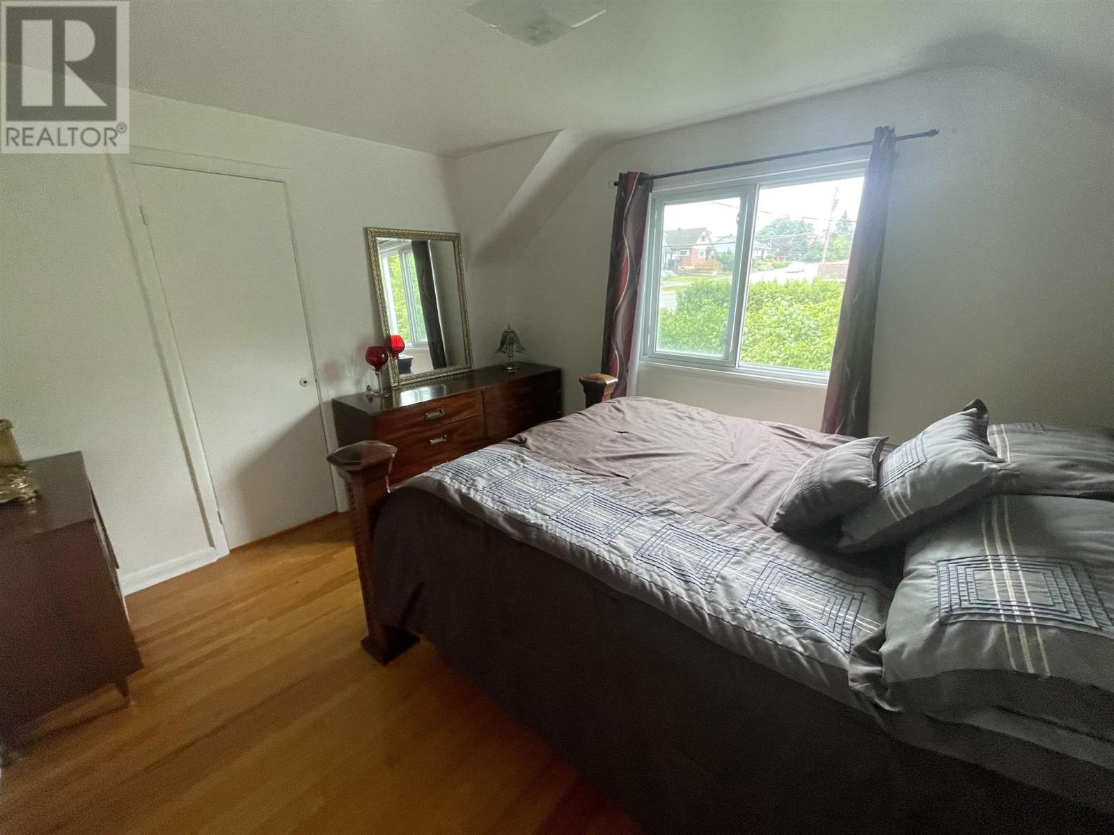 91 Spruce AVE - 22