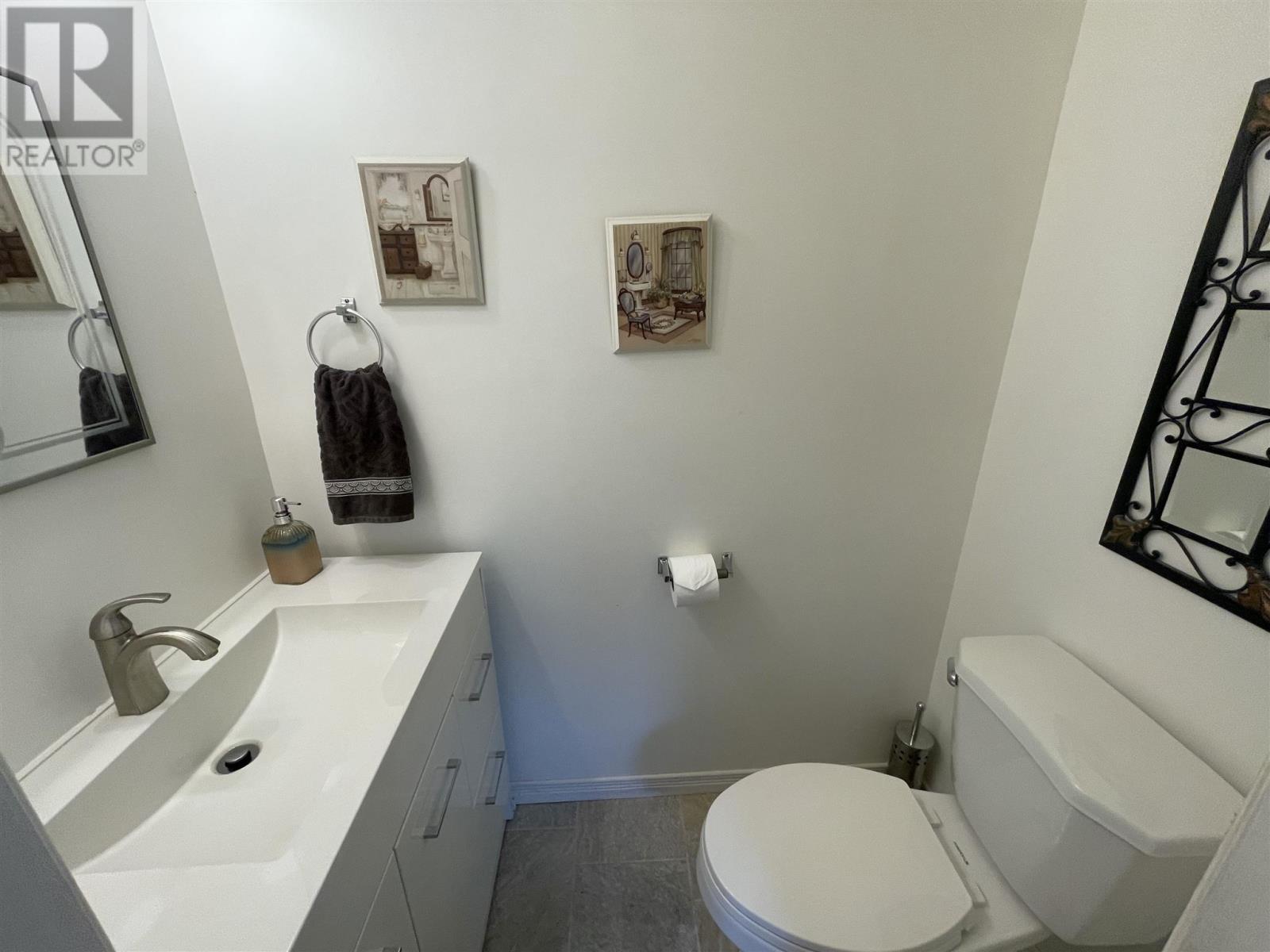 91 Spruce AVE - 17