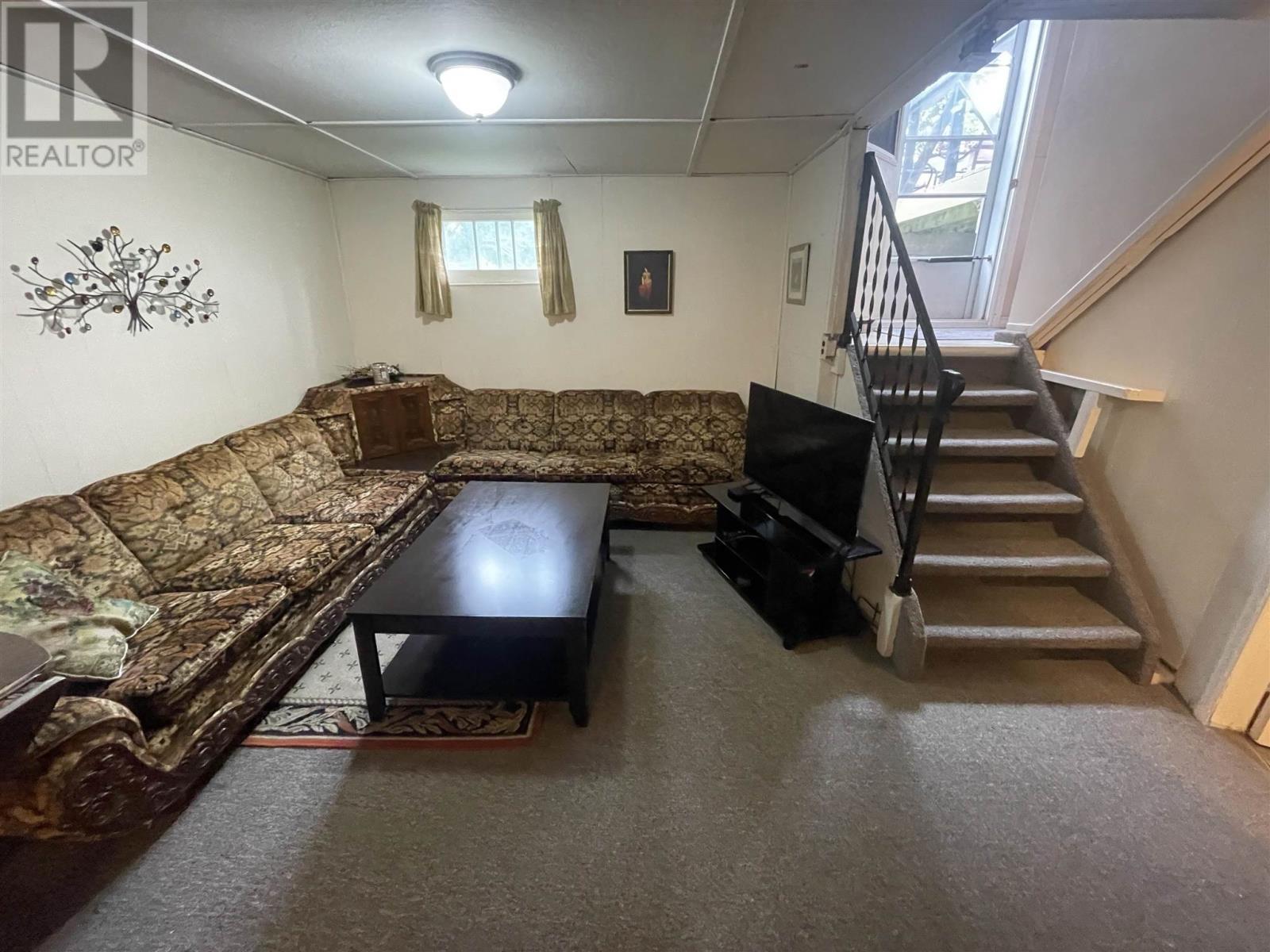 91 Spruce AVE - 25