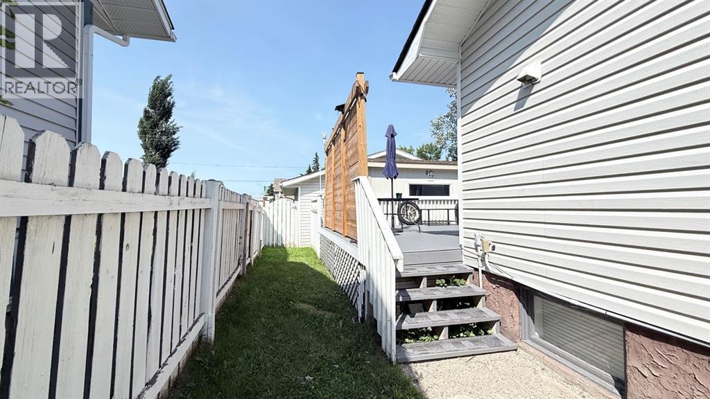 90 4 Street E - Image 42