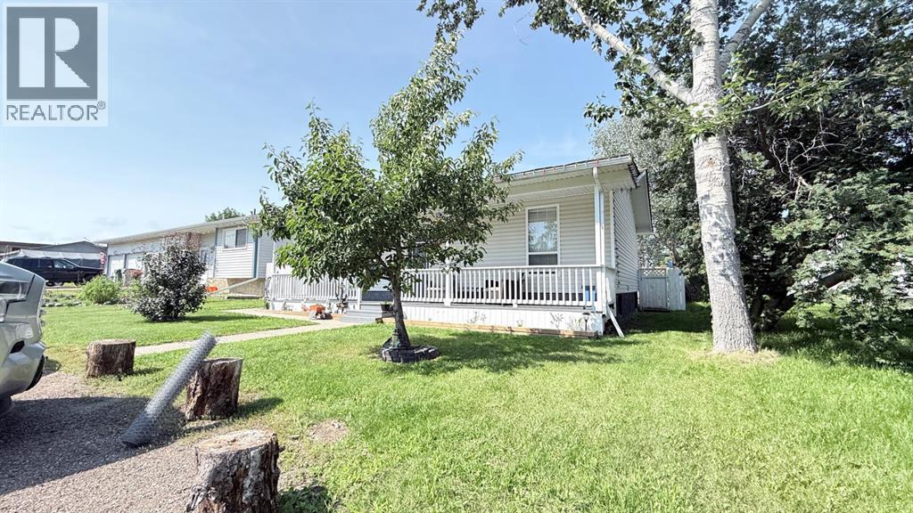 90 4 Street E - 44