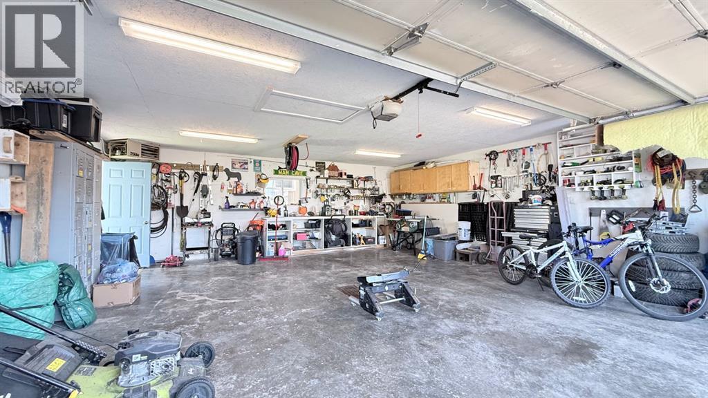 90 4 Street E - Image 40