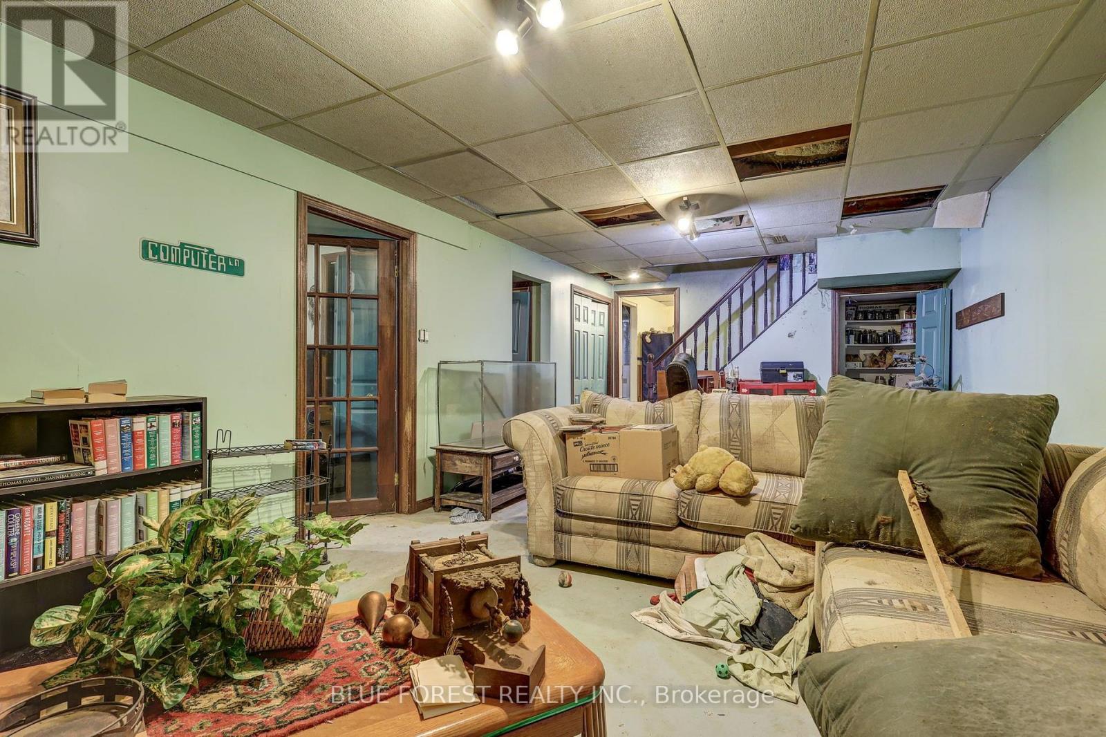 37 MELANIE DRIVE - 24