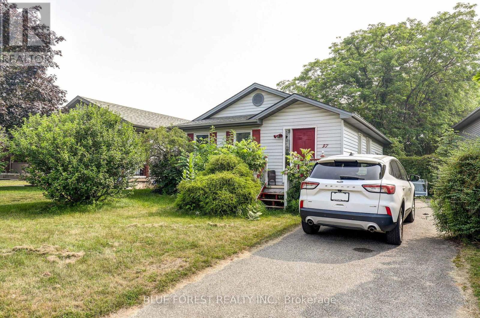 37 MELANIE DRIVE - 32