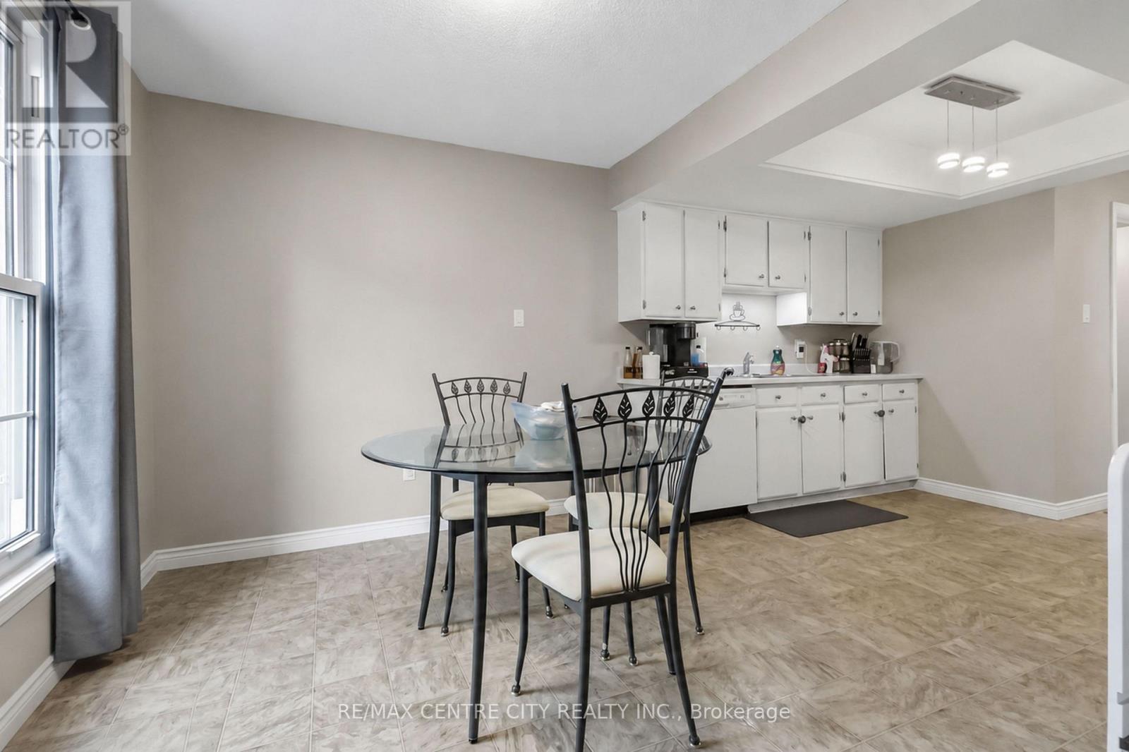 423 EVERGLADE CRESCENT - Image 12