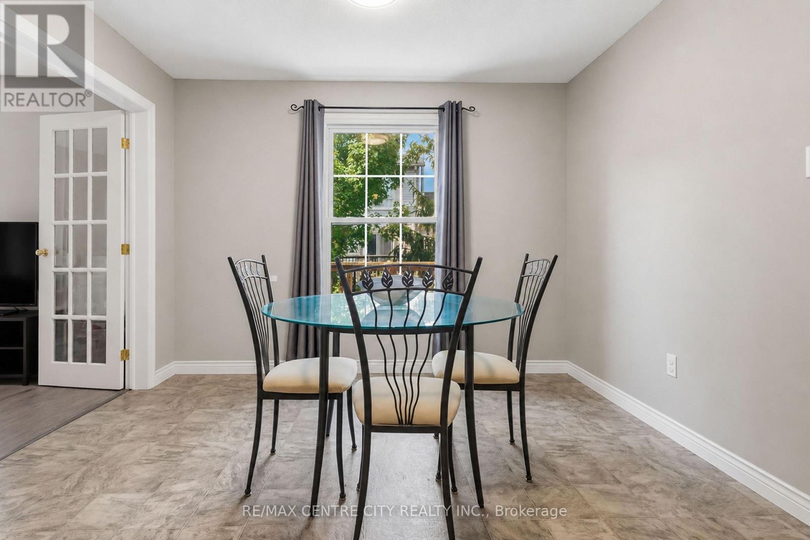 423 EVERGLADE CRESCENT - Image 13