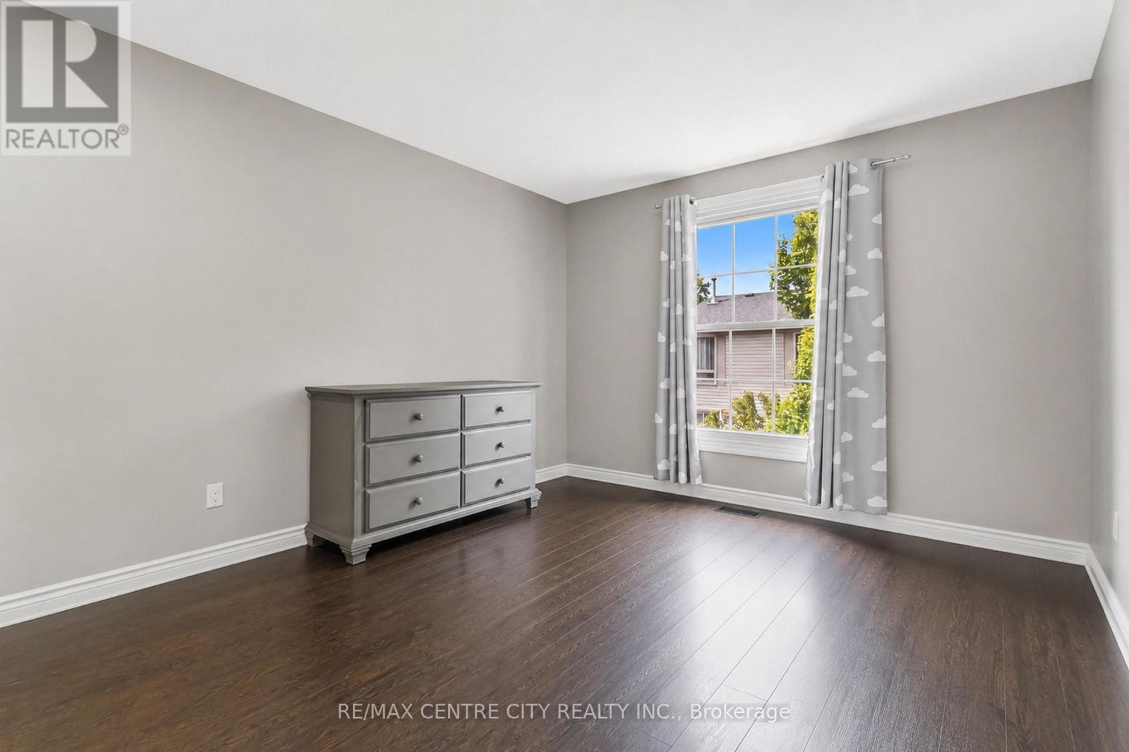 423 EVERGLADE CRESCENT - Image 25