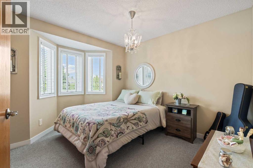 217 Douglas Glen Close SE - 23