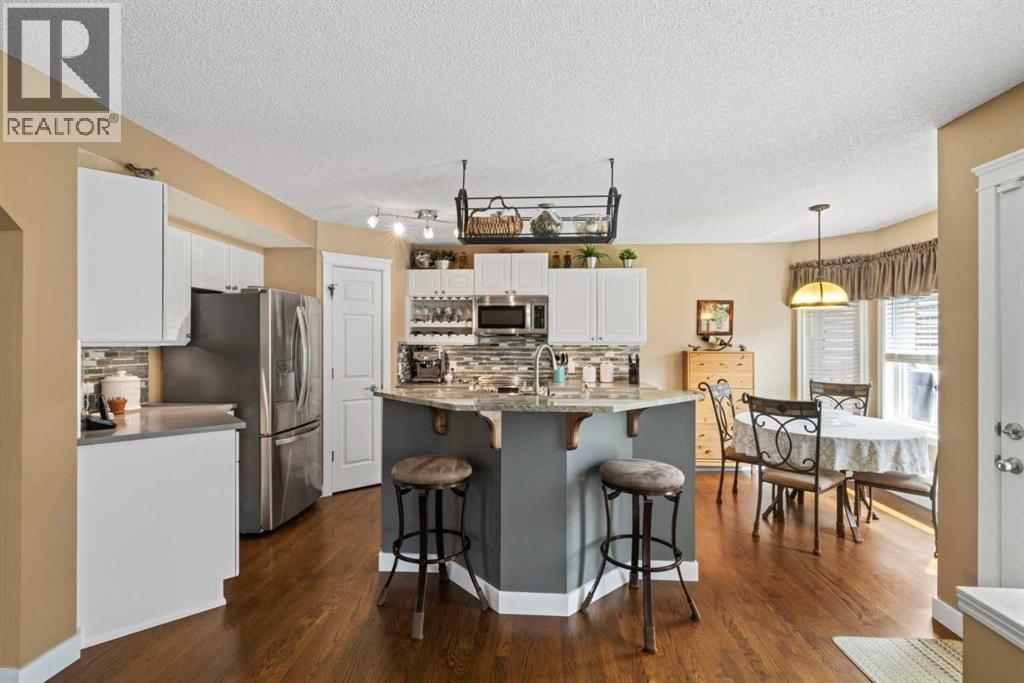 217 Douglas Glen Close SE - 9