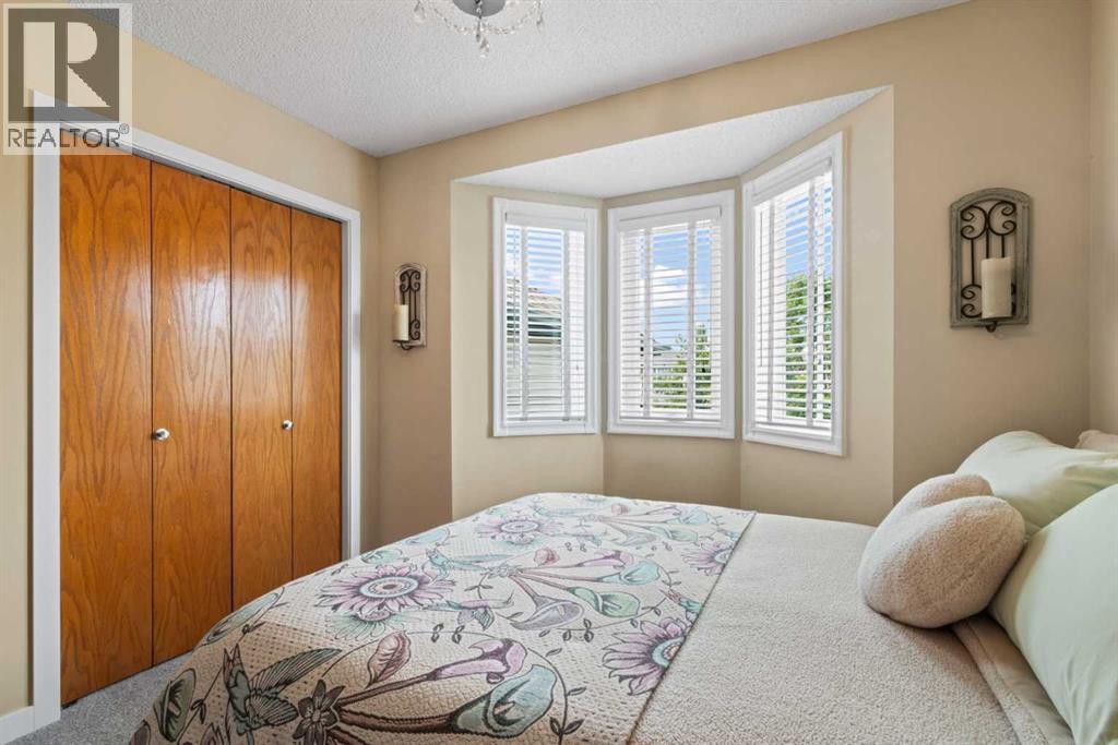 217 Douglas Glen Close SE - 24