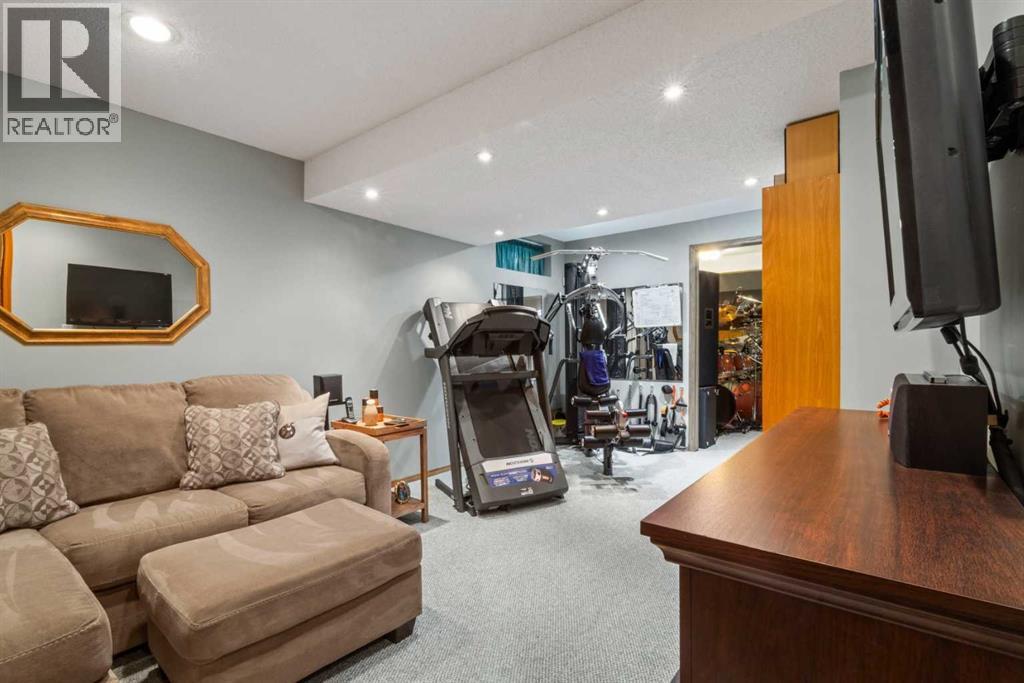 217 Douglas Glen Close SE - 27