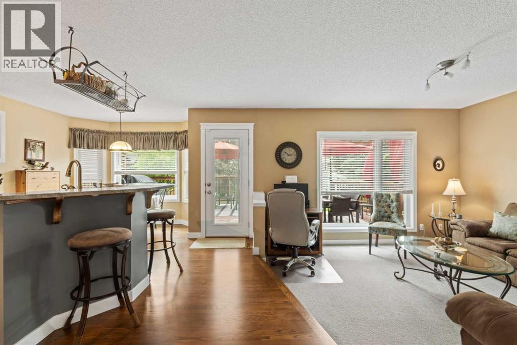 217 Douglas Glen Close SE - 7