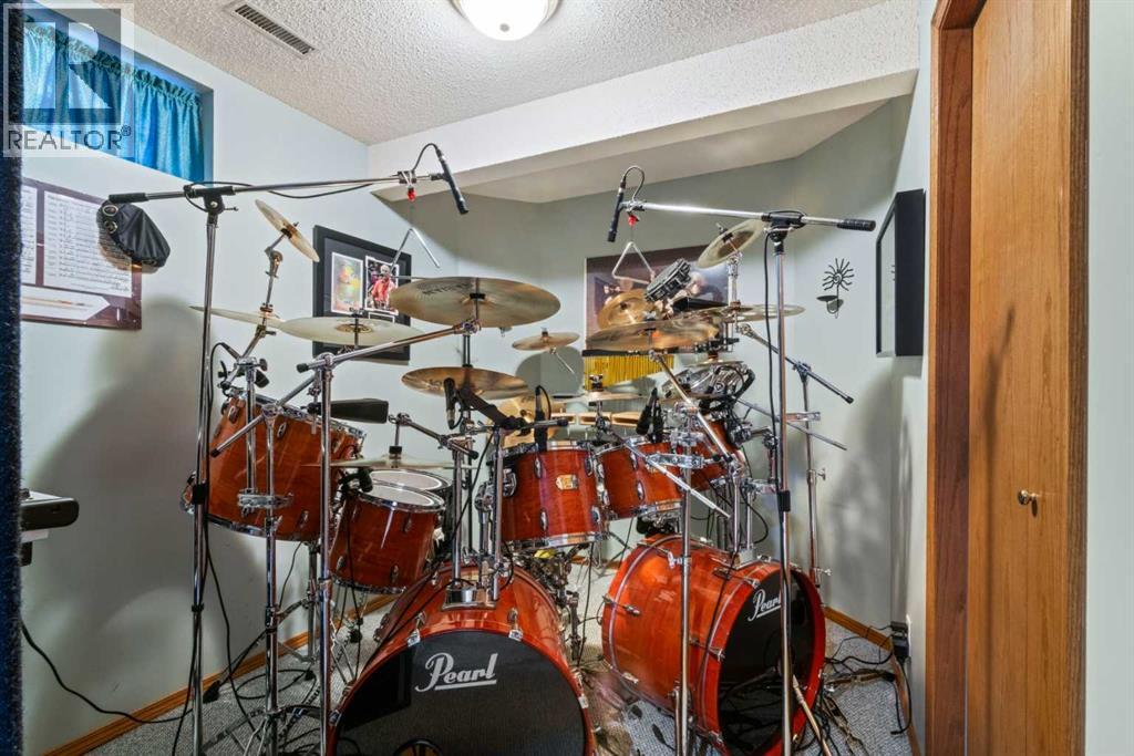217 Douglas Glen Close SE - 28